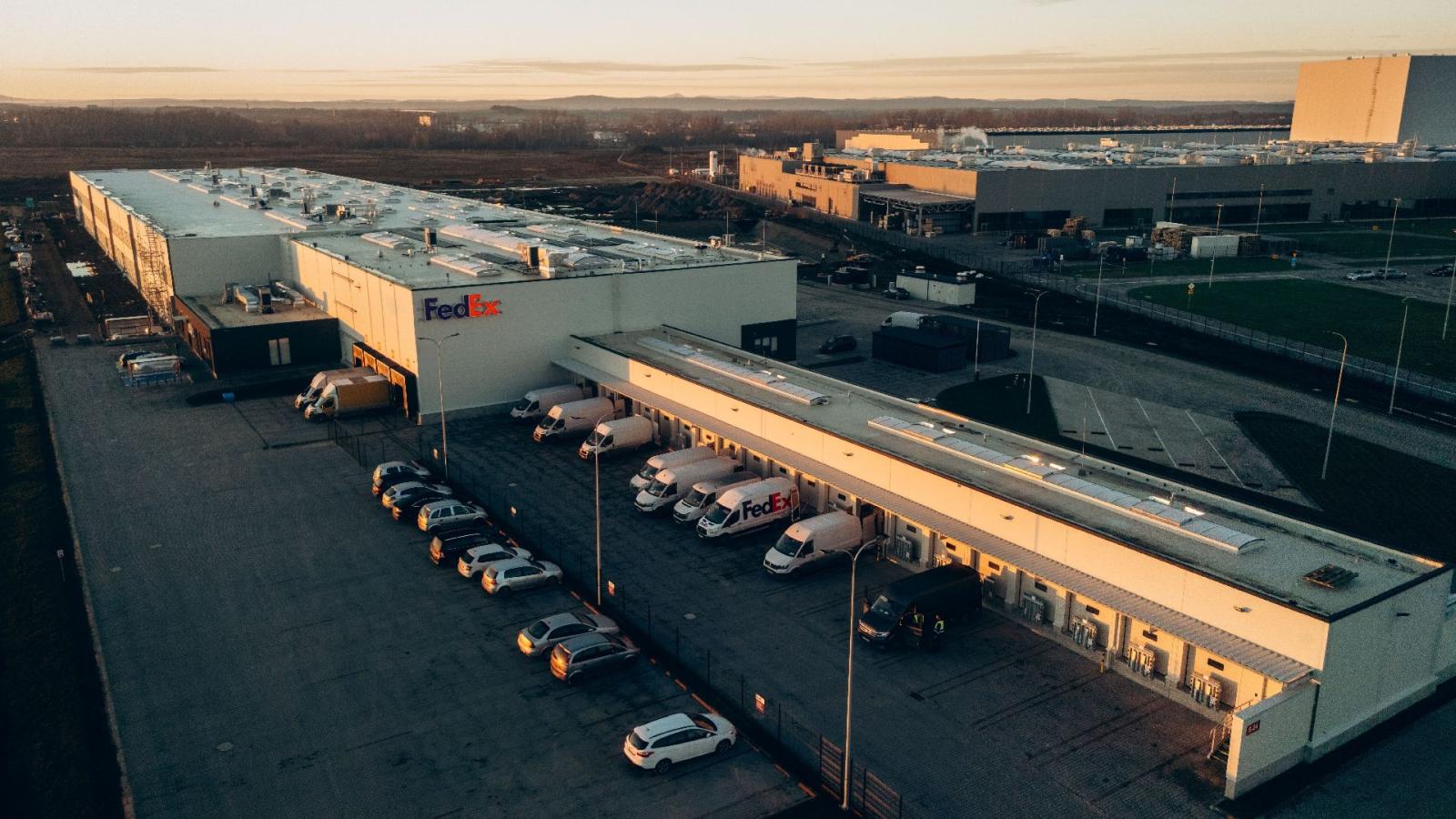 FedEx inwestuje w regionie. Nowoczesny obiekt logistyczny uruchomiony w Legnicy